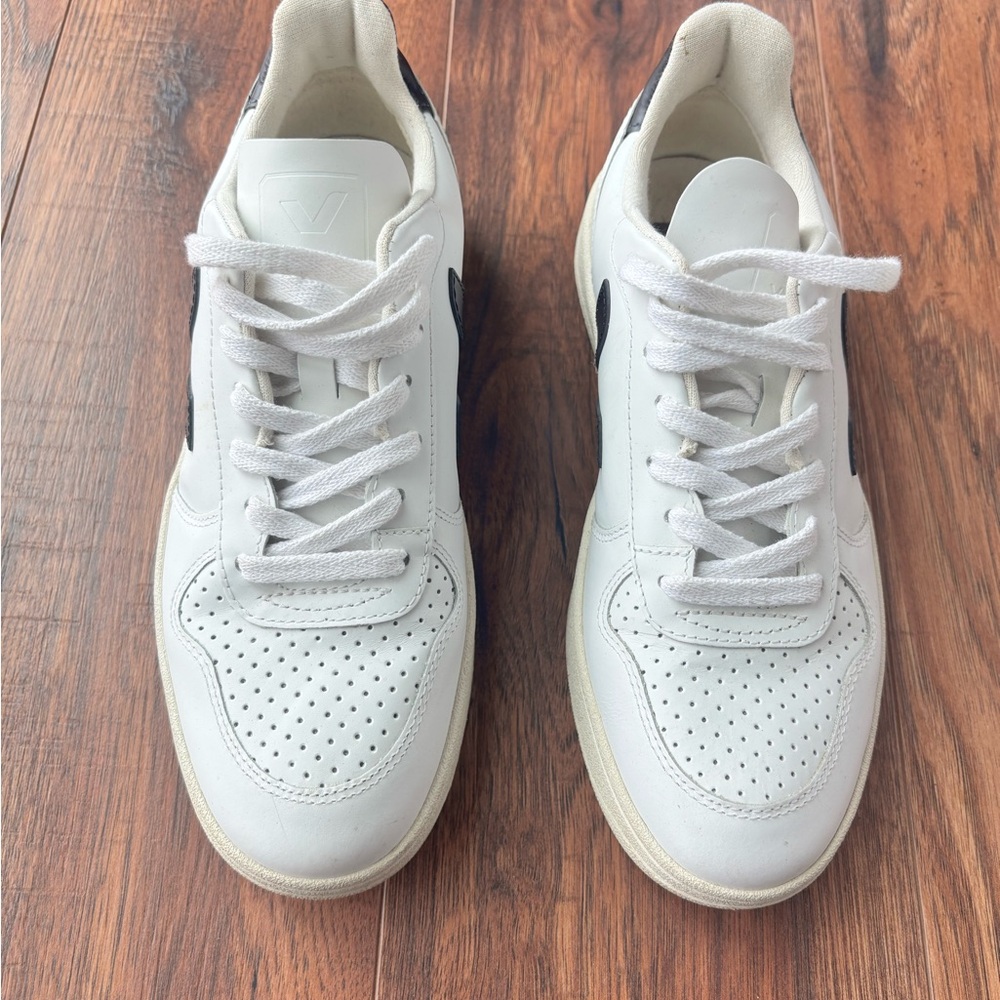 Veja White Sneakers Minimalist Design Breathable Comfort